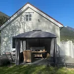 Golden Resort-«skulehuset» Stryn