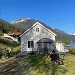 Golden Resort-«skulehuset» Casa de Férias *