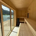 Golden Resort-«skulehuset» Stryn