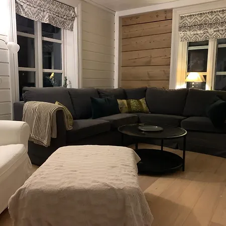 Feriehus Golden Resort-«skulehuset» *