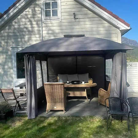 Feriehus Golden Resort-«skulehuset» *