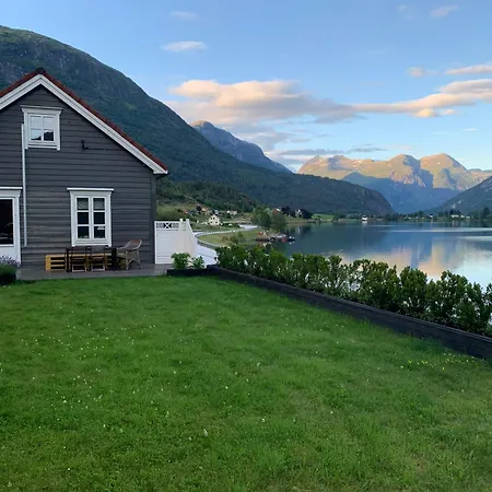 Golden Resort-«skulehuset»