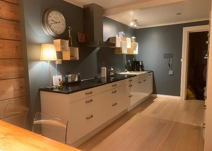 Golden Resort-«skulehuset» Casa de Férias Stryn