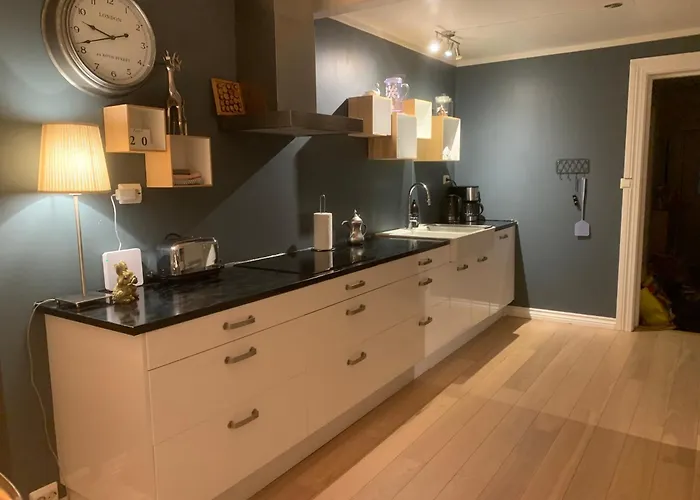 Golden Resort-«skulehuset» Stryn